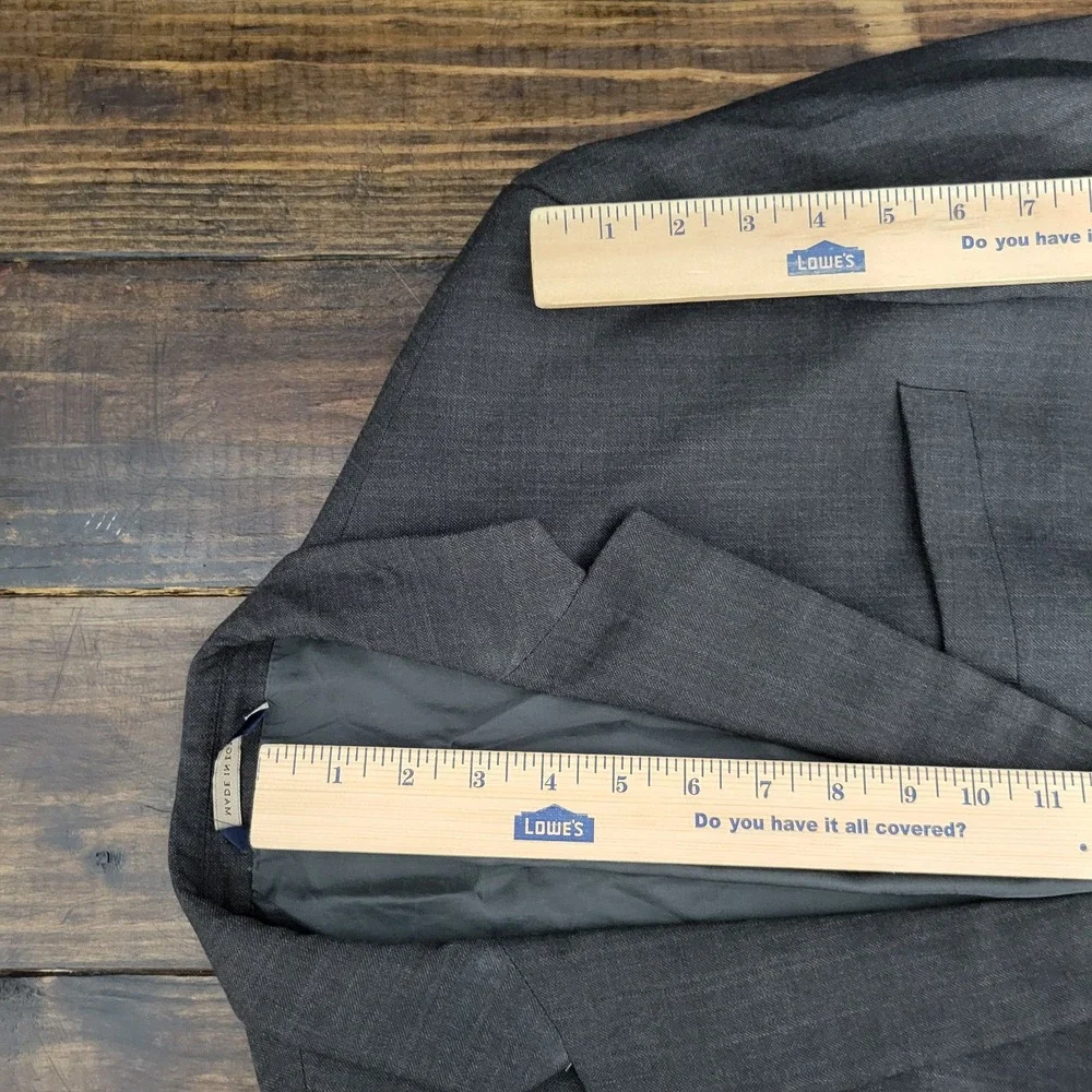 Banana Republic Mens Sport Coat Blazer Two Button Gray Poly Wool Herringbone 42R